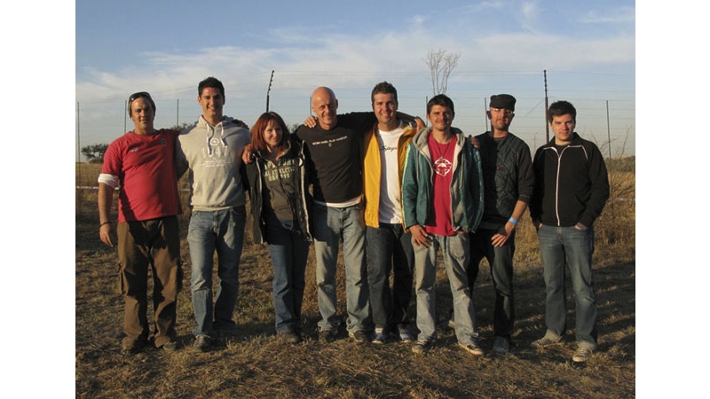 81/91 - With the crew during a shoot - Johannesburg, 2009.